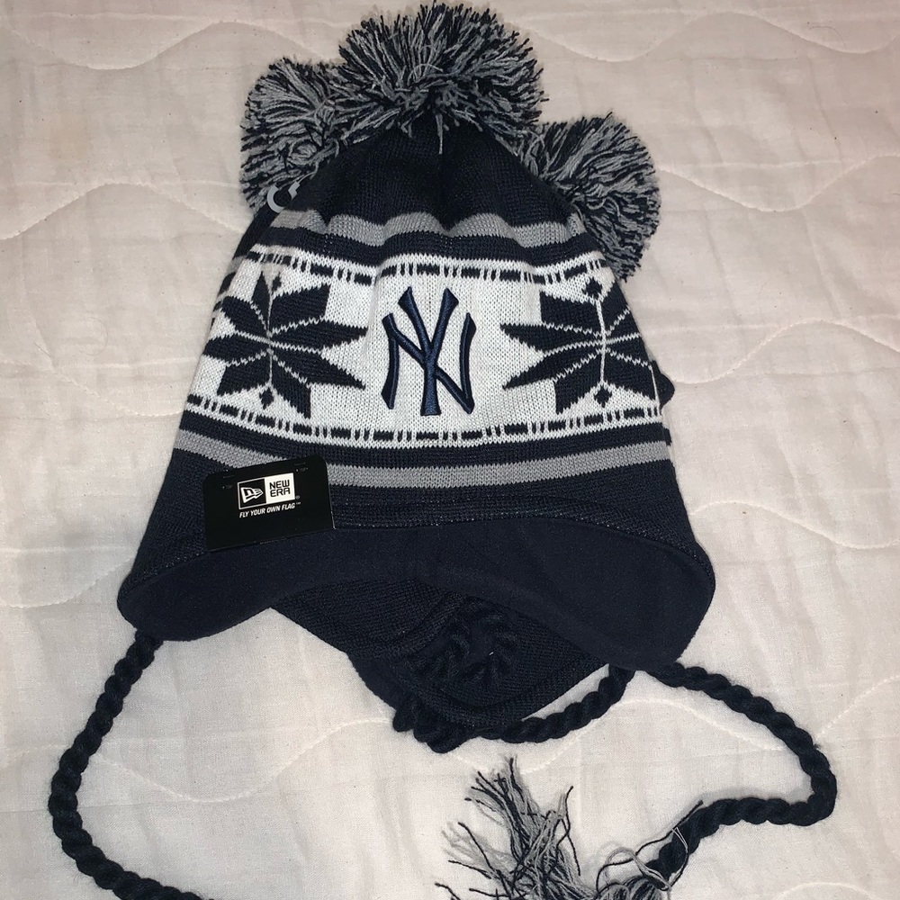 Yankee snow hat with side strings